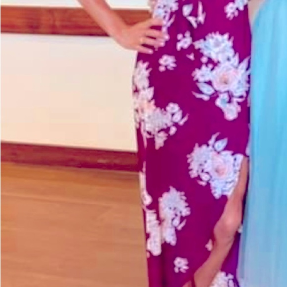 Floral dress with belted waist and slit sleeves